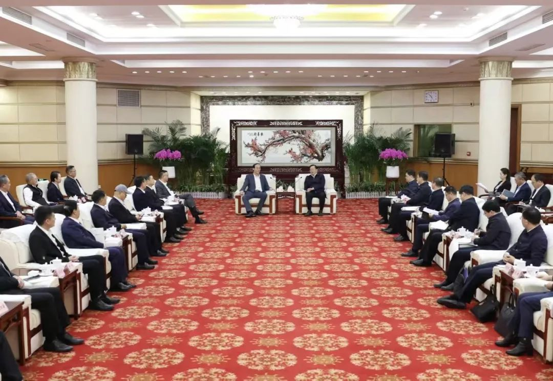 今年会·(jinnianhui)金字招牌诚信至上集团董事长李军受邀出席华中科技大学第十六届企业家论坛，并发表演讲