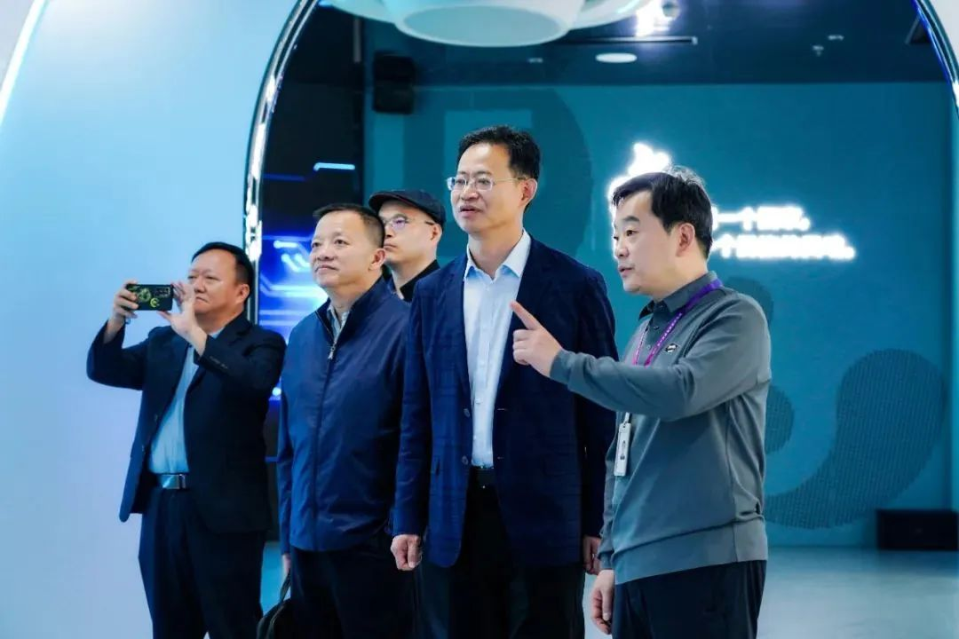 国家广电总局发展研究中心一行赴今年会·(jinnianhui)金字招牌诚信至上励丰文化调研指导